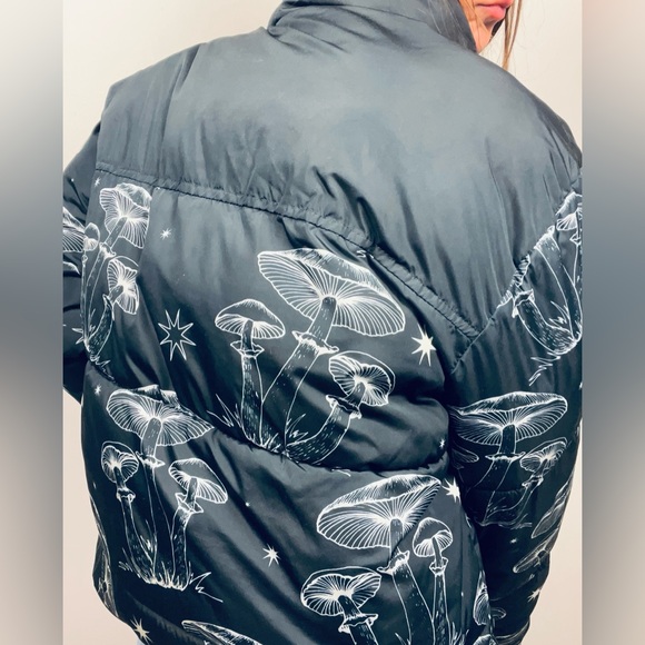 Mushroom Print Puffer Jacket · Black · Forever 21 · Men’s Size M - Picture 15 of 16